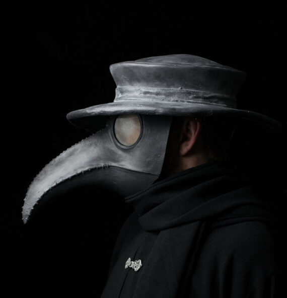 Traditional Black Plague Doctor mask and hat - Image 2